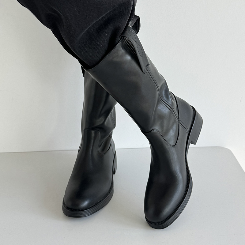 Street Fashion Rome 2026 - Nowe modne botki damskie 2026, wysokiej